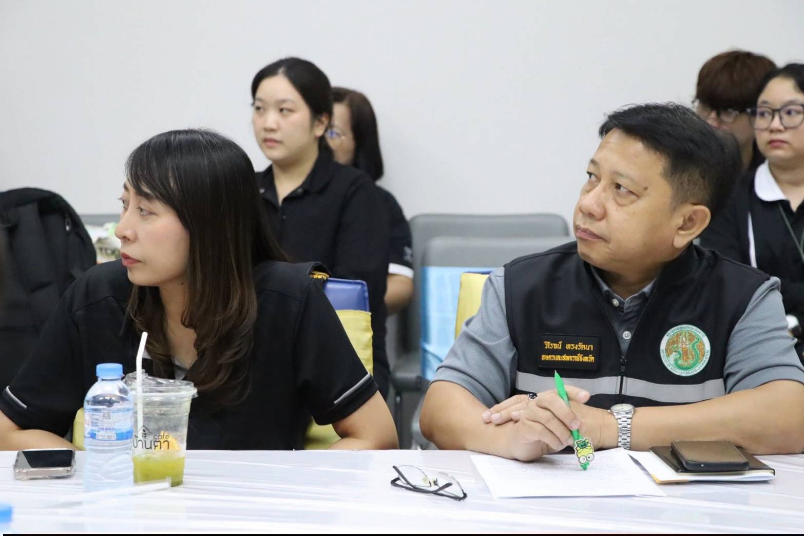 title - สำนักแผนงานและโครงการพิเศษ กระทรวงเกษตรและสหกรณ์ ร่วมกับผู้แทนหน่วยงานภายในสังกัดกระทรวงเกษตรและสหกรณ์ ประชุมติดตามความคืบหน้าและลงพื้นที่แปลงนาภายในศูนย์ส่งเสริมและพัฒนาอาชีพเสริมนอกภาคการเกษตร